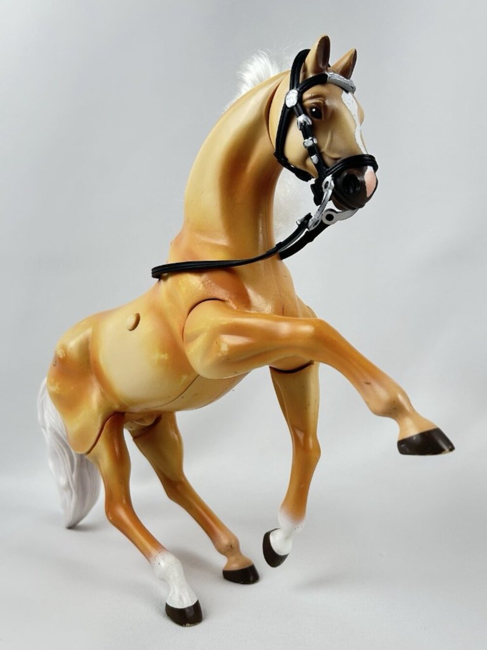 Vintage Empire Grand Champions Horse Sound 'n Action Stallion No Saddle Working